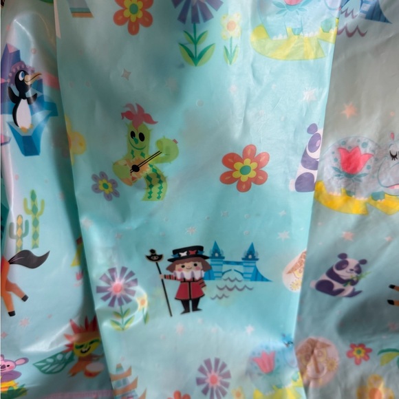 Disney It’s a Small World Women’s Raincoat Sz Large New w/o tags - Picture 14 of 15